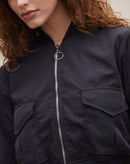 Jaqueta Cropped Bomber com Bolsos e Ombreiras - Preto